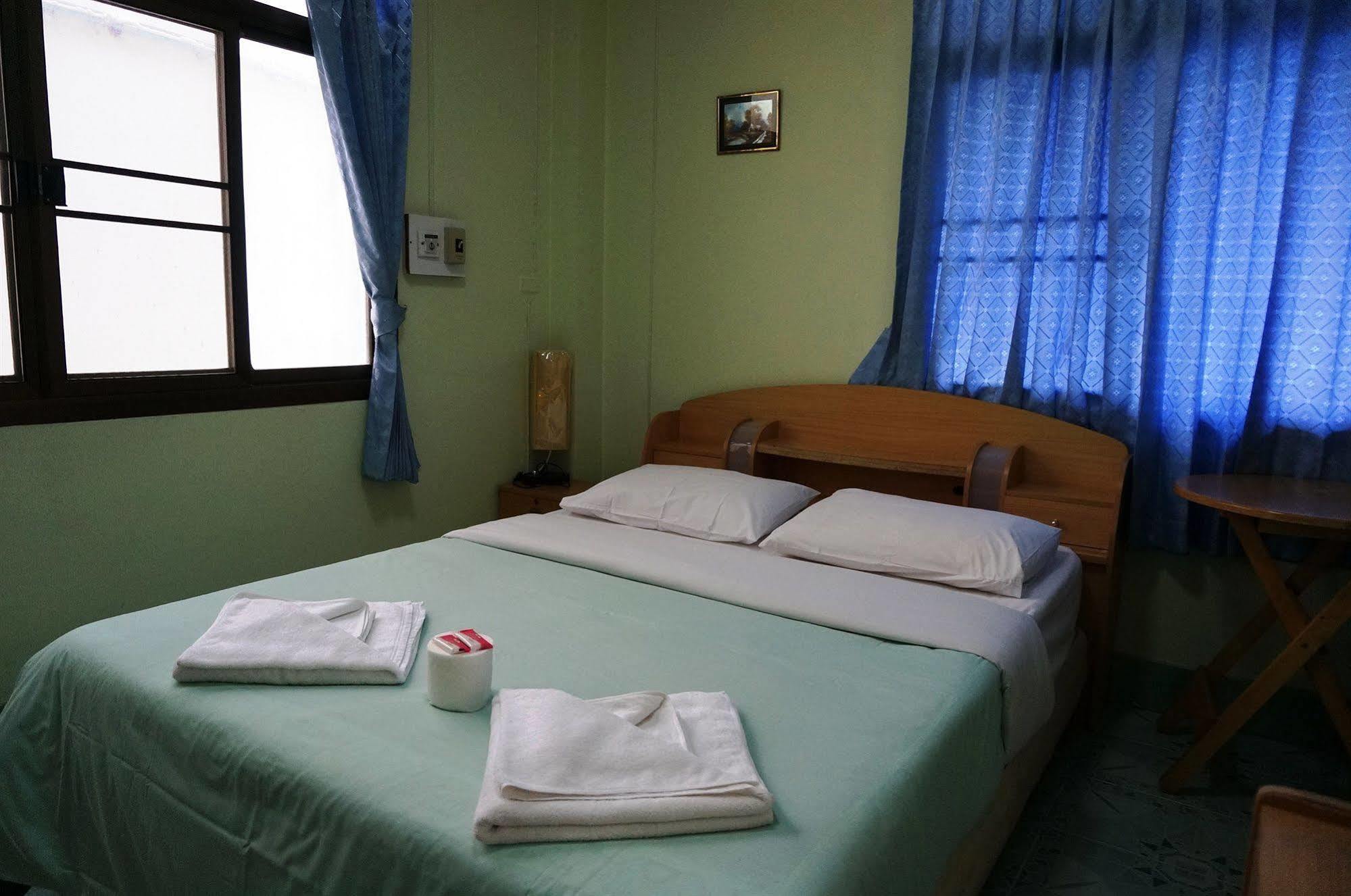 Celtic Inn Guest House HHQ Extérieur photo